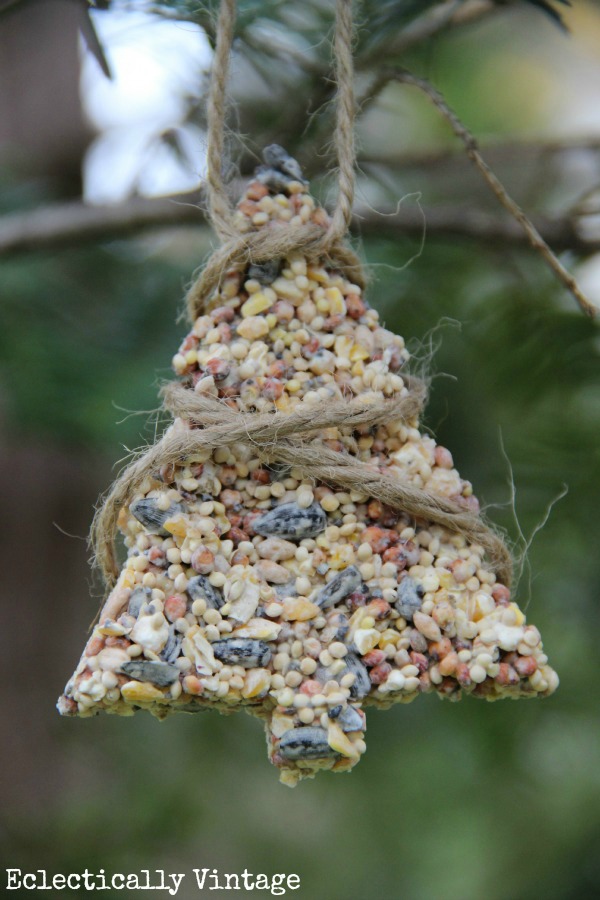Birdseed ornaments recipe - the birds will flock to your yard!  eclecticallyvintage.com
