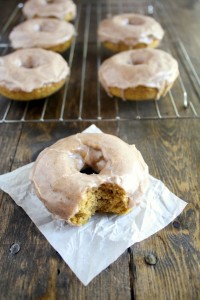 Baked-Pumpkin-Donut-With-Maple-Cinnamon-Glaze-6-001